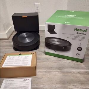 iRobot Roomba j7+ with Automatic Disposal